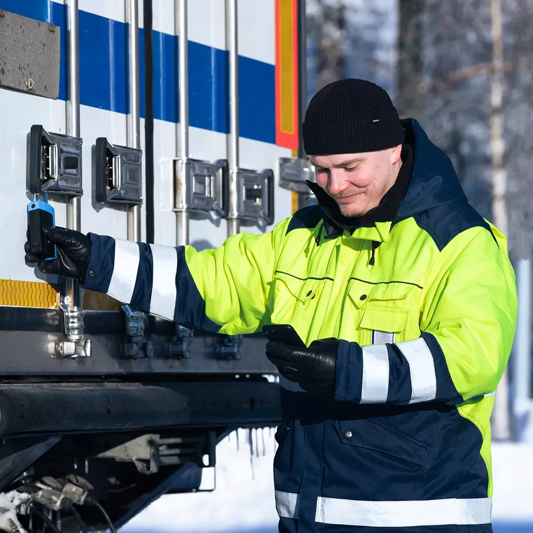 Electronic lock under field conditions
